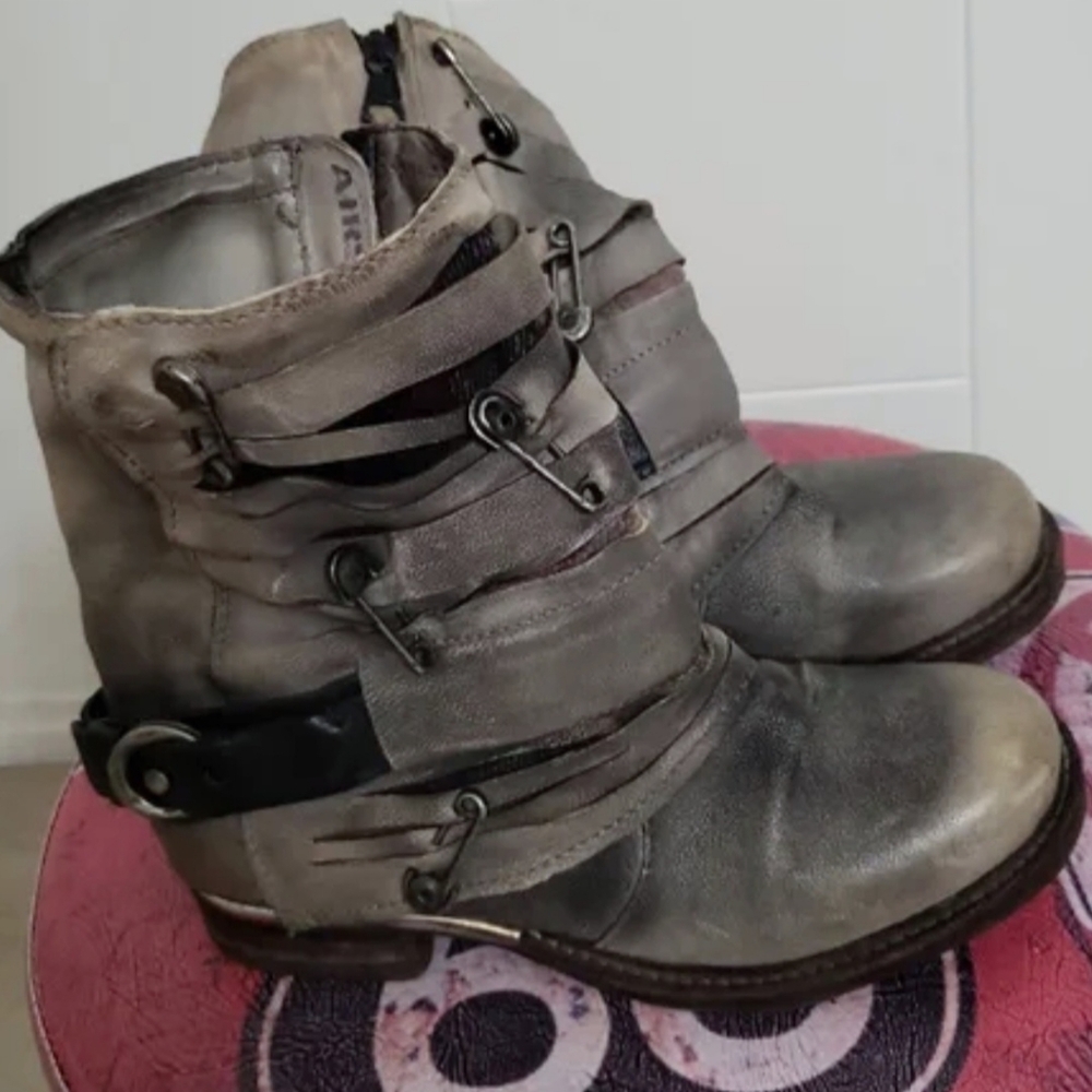 SOLD‼️Rare‼️AIRSTEP VINTAGE Pin Boots